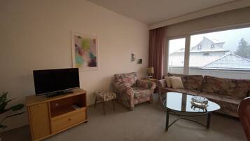 TV, table tennis, stereo