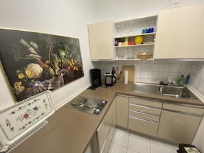 Fridge, stovetop, coffee/tea maker, toaster