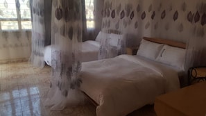 Twin Room | Bed sheets - Esstana Hotel (Embu)