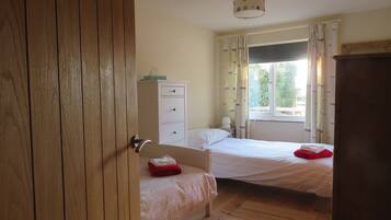 Cottage | 3 bedrooms, individually decorated, individually furnished, free WiFi