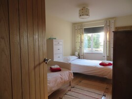 Cottage | 3 bedrooms, individually decorated, individually furnished, free WiFi