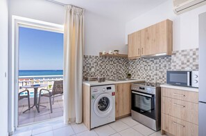 Réfrigérateur, micro-ondes, four, cafetière/bouilloire