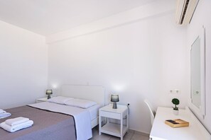 Iron/ironing board, free WiFi, bed sheets