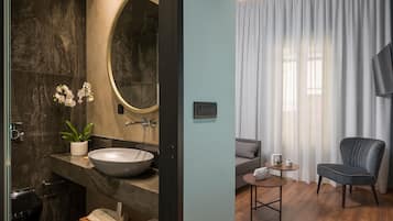 Deluxe-Suite | Wohnbereich | LED-Fernseher