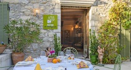 La Bastide de Bellegarde, charming house