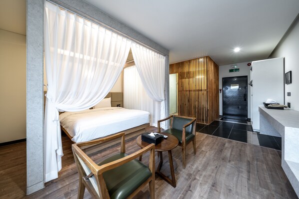 华丽双人房, 1 张特大床, 无烟房 | 羽绒被、客房内保险箱、特色装修、特色家居