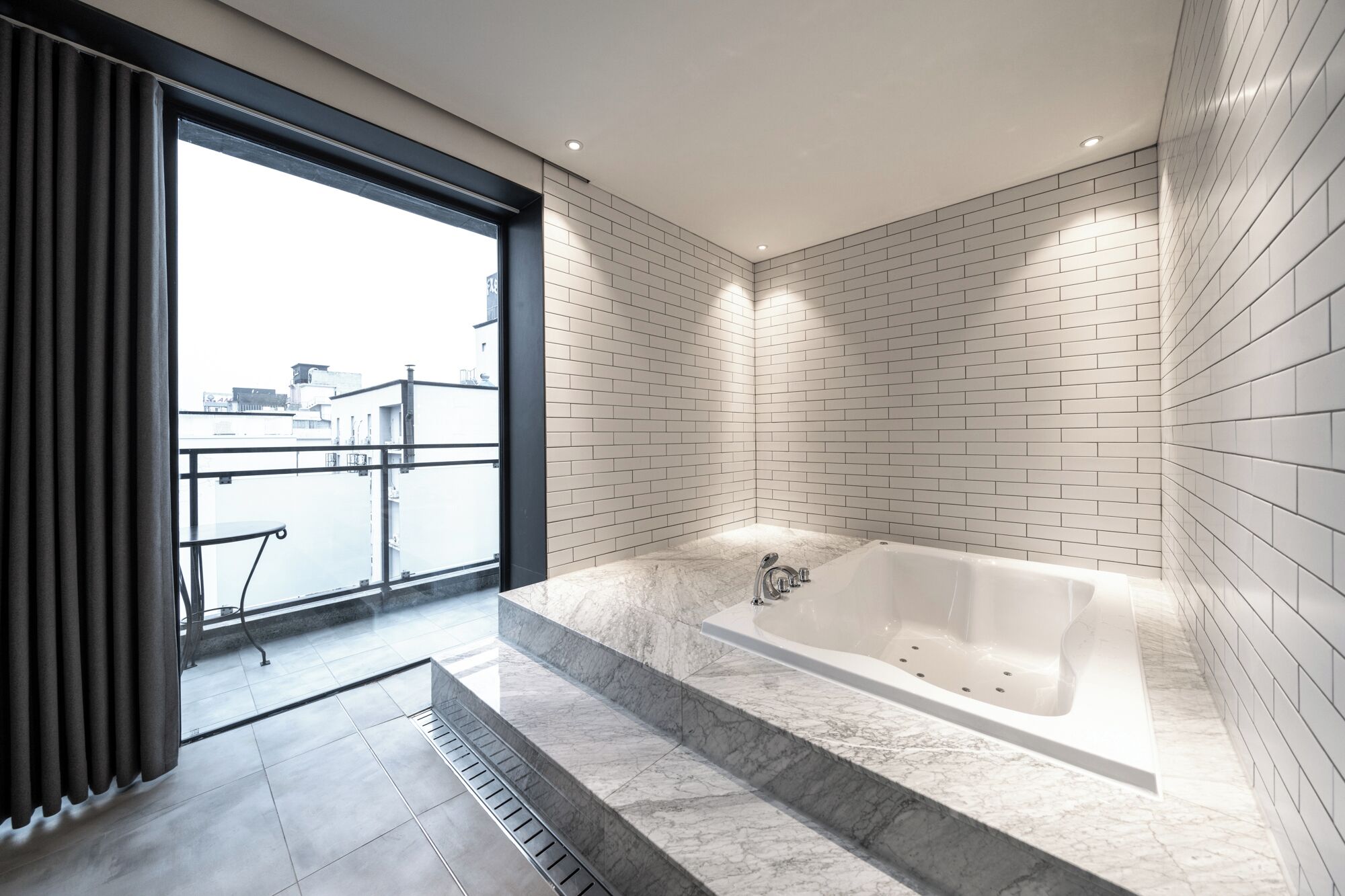Signature Suite | Bathroom | Separate tub and shower, deep soaking tub, designer toiletries