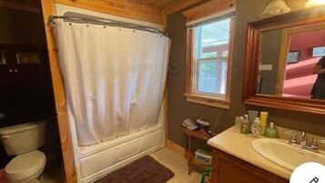 Duschwanne, Whirlpool, Haartrockner, Handtücher