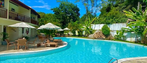 Appartement | Piscine | 2 piscines extérieures, cabanas gratuites, parasols