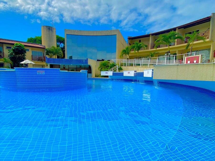 Apartamento clásico | Piscina | 2 piscinas al aire libre, cabañas de piscina gratuitas, sombrillas