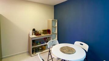 Basic Apartment | Dining