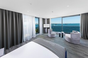 Premium bedding, minibar, in-room safe, laptop workspace - Pera Bosphorus Hotel (Istanbul)