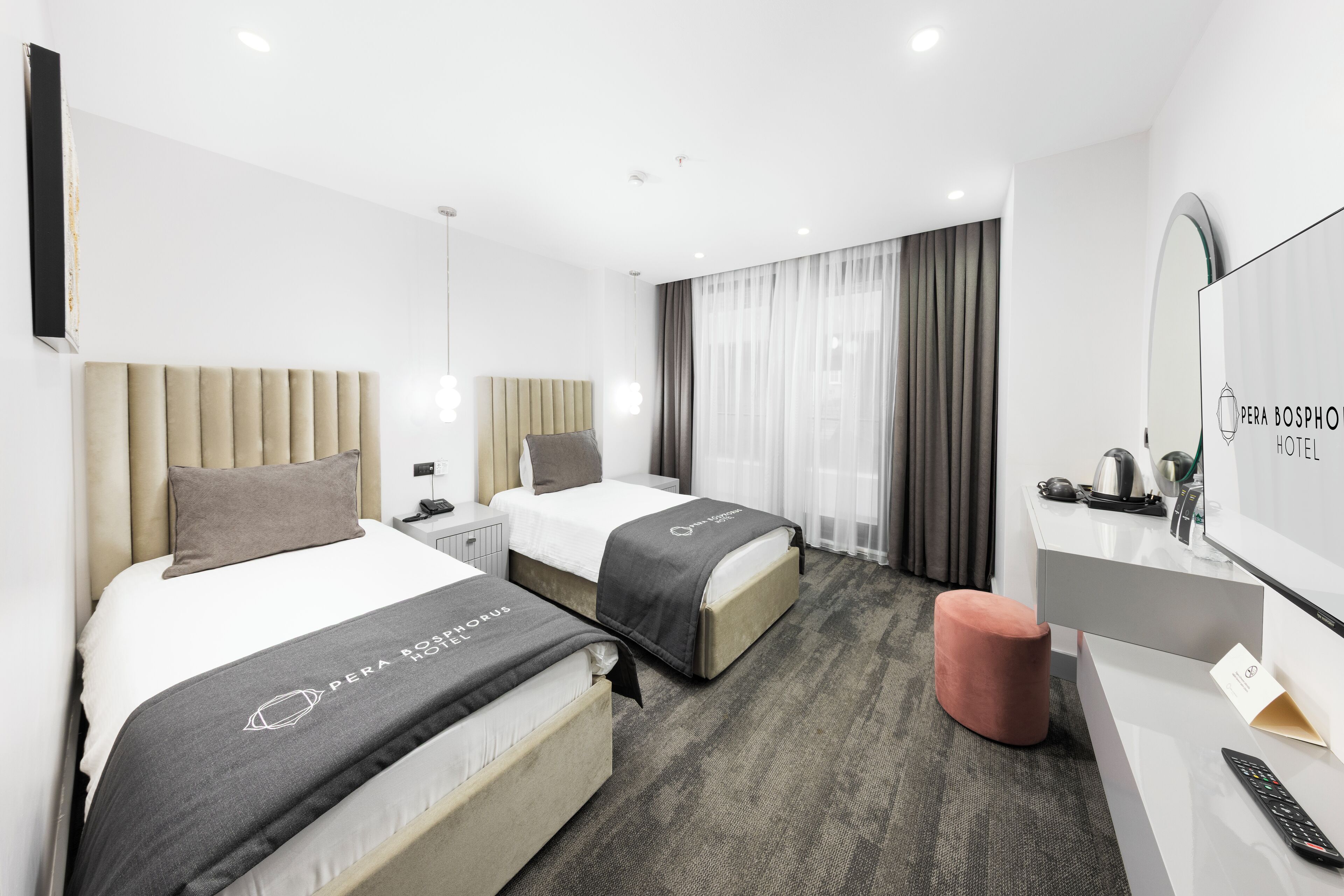 Standard Twin Room | Premium bedding, minibar, in-room safe, laptop workspace