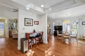 Interior - Evian 287 - Gorgeous 2 Bedroom Condo - 2nd Floor Walk Up Flat (Hilton Head Island)
