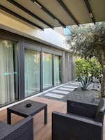 Suite, Garden View | Premium bedding, in-room safe, individually decorated