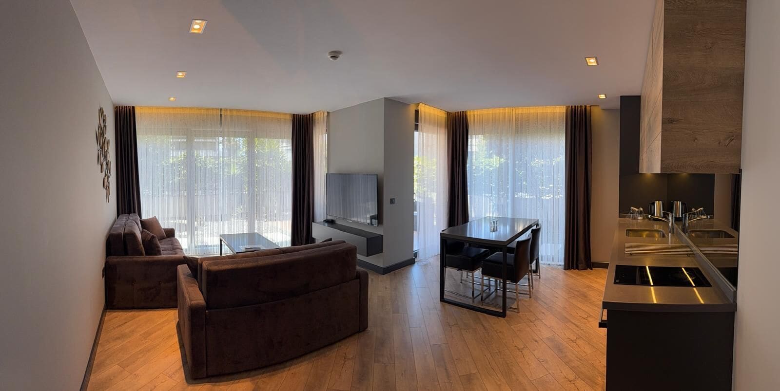 Suite, uitzicht op tuin | Luxe beddengoed, een kluis op de kamer, individueel gedecoreerd