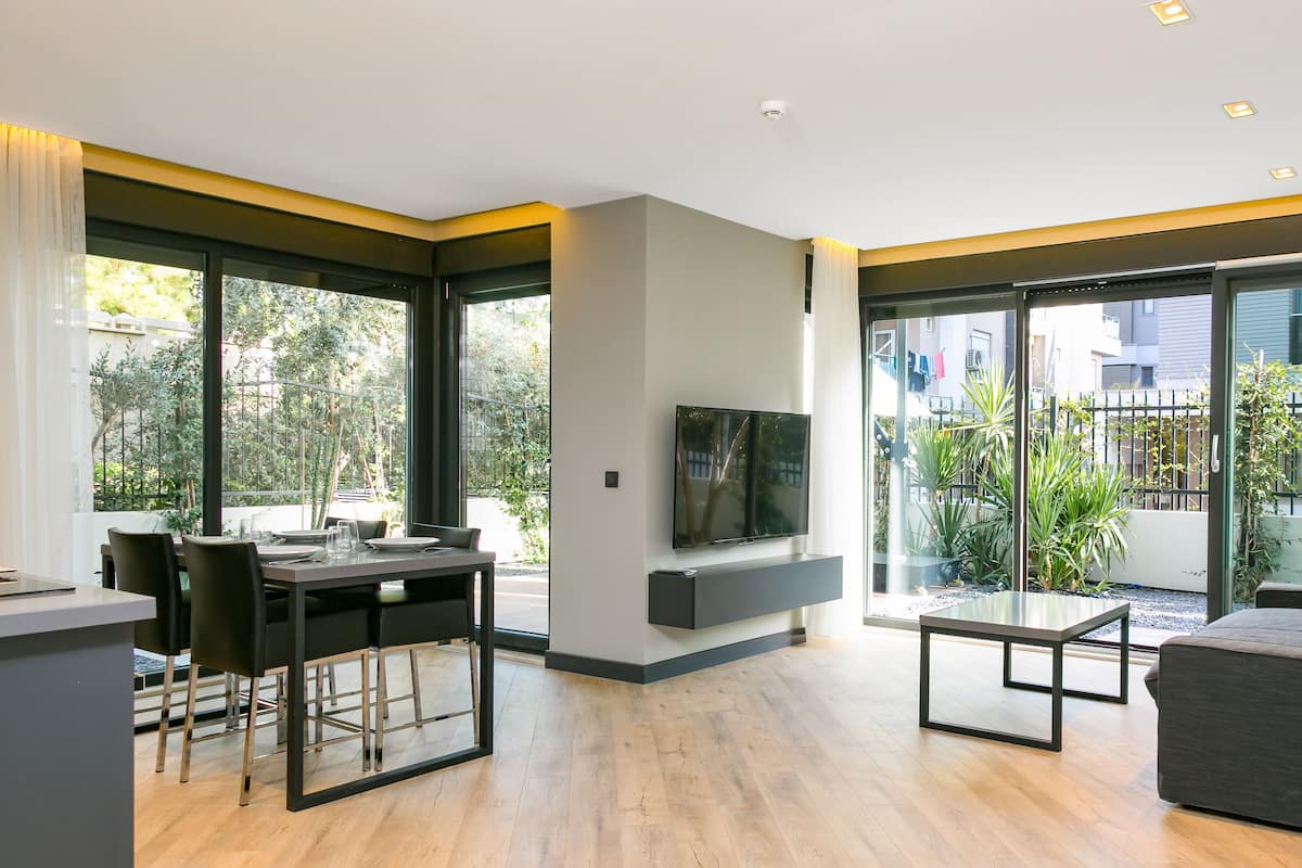 Suite, Garden View