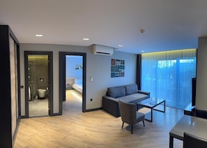 Suite, vistes al jardí | 1 dormitori, roba de llit d'alta qualitat i caixa forta a l'habitació