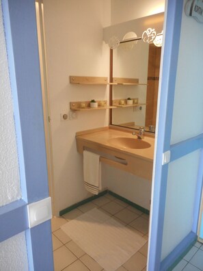 Shower, towels, toilet paper