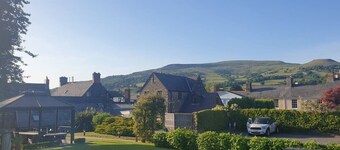 Central Crickhowell Cottage amazing location Brecon Beacons!