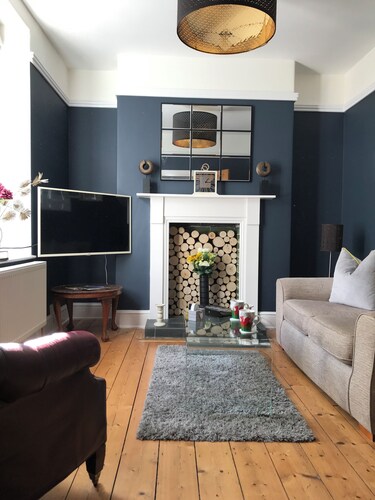 Central Crickhowell Cottage amazing location Brecon Beacons!