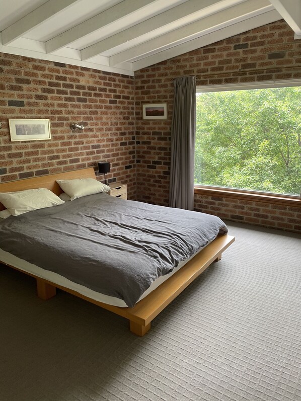 4 bedrooms, in-room safe, desk, iron/ironing board