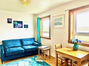 Smart TV, reproductor de DVD, libros y videoteca 