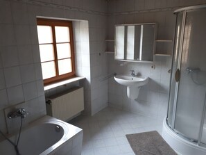 Bathtub