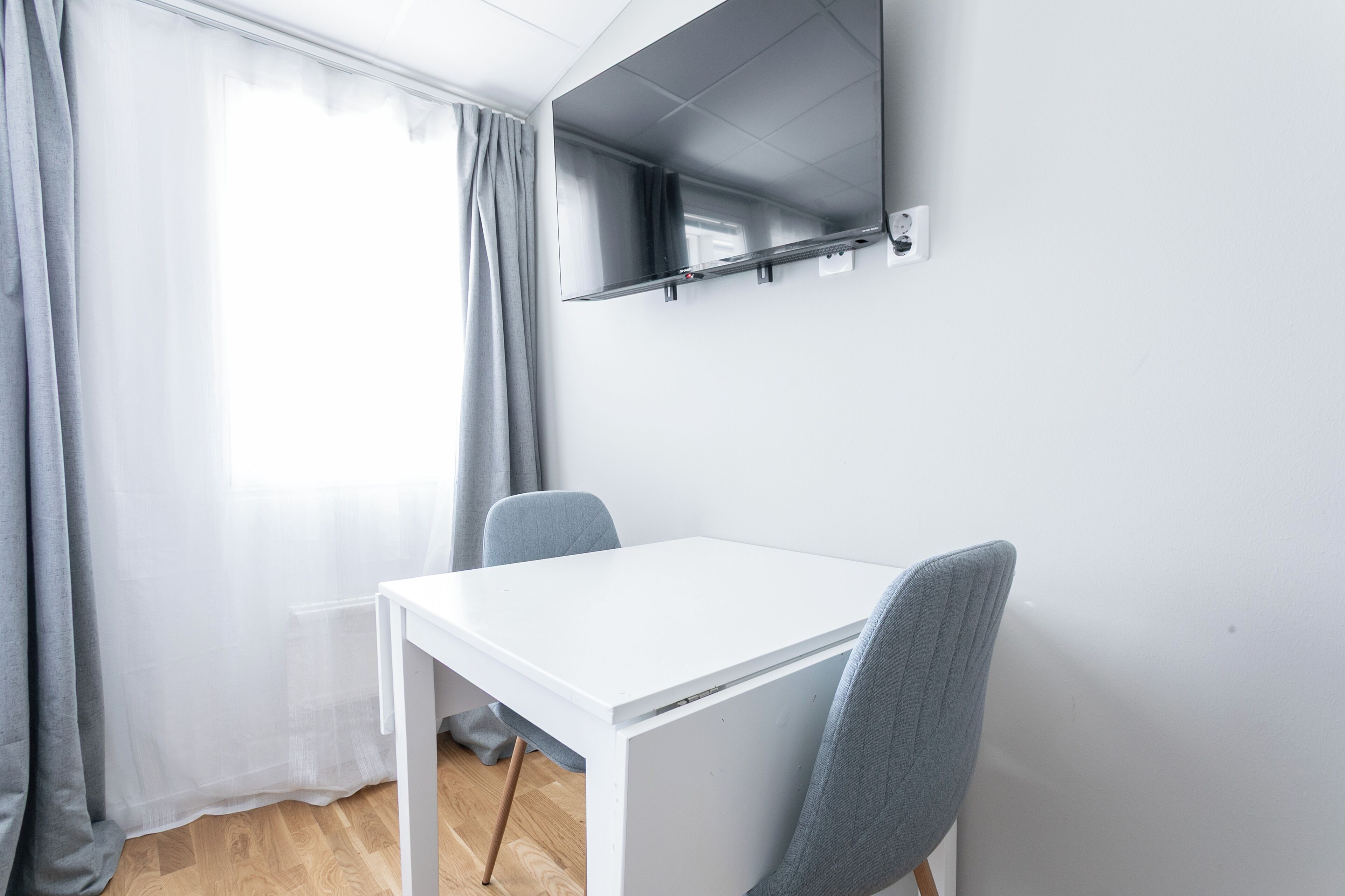 Deluxe Studio | Desk, laptop workspace, soundproofing, free WiFi