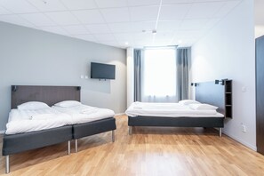 Superior Studio | Desk, laptop workspace, soundproofing, free WiFi