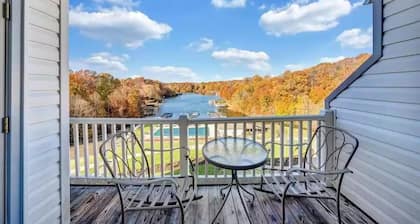 Lakefront Condo, Sunset Views, Boat Slip, Pool, WIFI