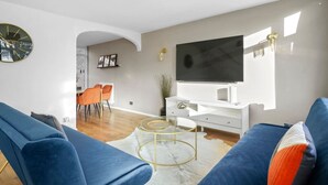 Living area - Cosy 3-Bedroom House • Free Parking • Garden • Fast Wifi • Self-Check-In (Coventry)