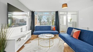 Living area - Cosy 3-Bedroom House • Free Parking • Garden • Fast Wifi • Self-Check-In (Coventry)