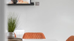 Dining - Cosy 3-Bedroom House • Free Parking • Garden • Fast Wifi • Self-Check-In (Coventry)