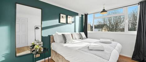 3 Schlafzimmer, Schreibtisch, Bügeleisen/Bügelbrett, Reisekinderbett