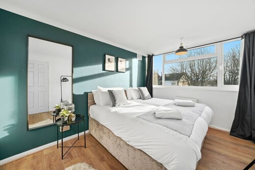 Cosy 3-Bedroom House • Free Parking • Garden • Fast Wifi • Self-Check-In