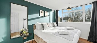 Cosy 3-Bedroom House • Free Parking • Garden • Fast Wifi • Self-Check-In