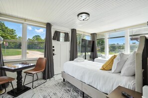 5 bedrooms, iron/ironing board, free WiFi, bed sheets