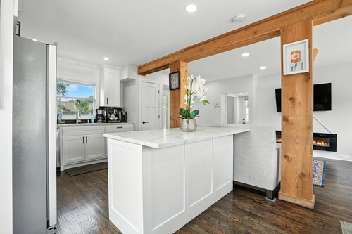2 Luxury Homes |  Utica Square | 5 BR & 4 BA