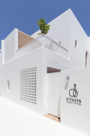 Front of property - Ethos Vegan Suites (Santorini)