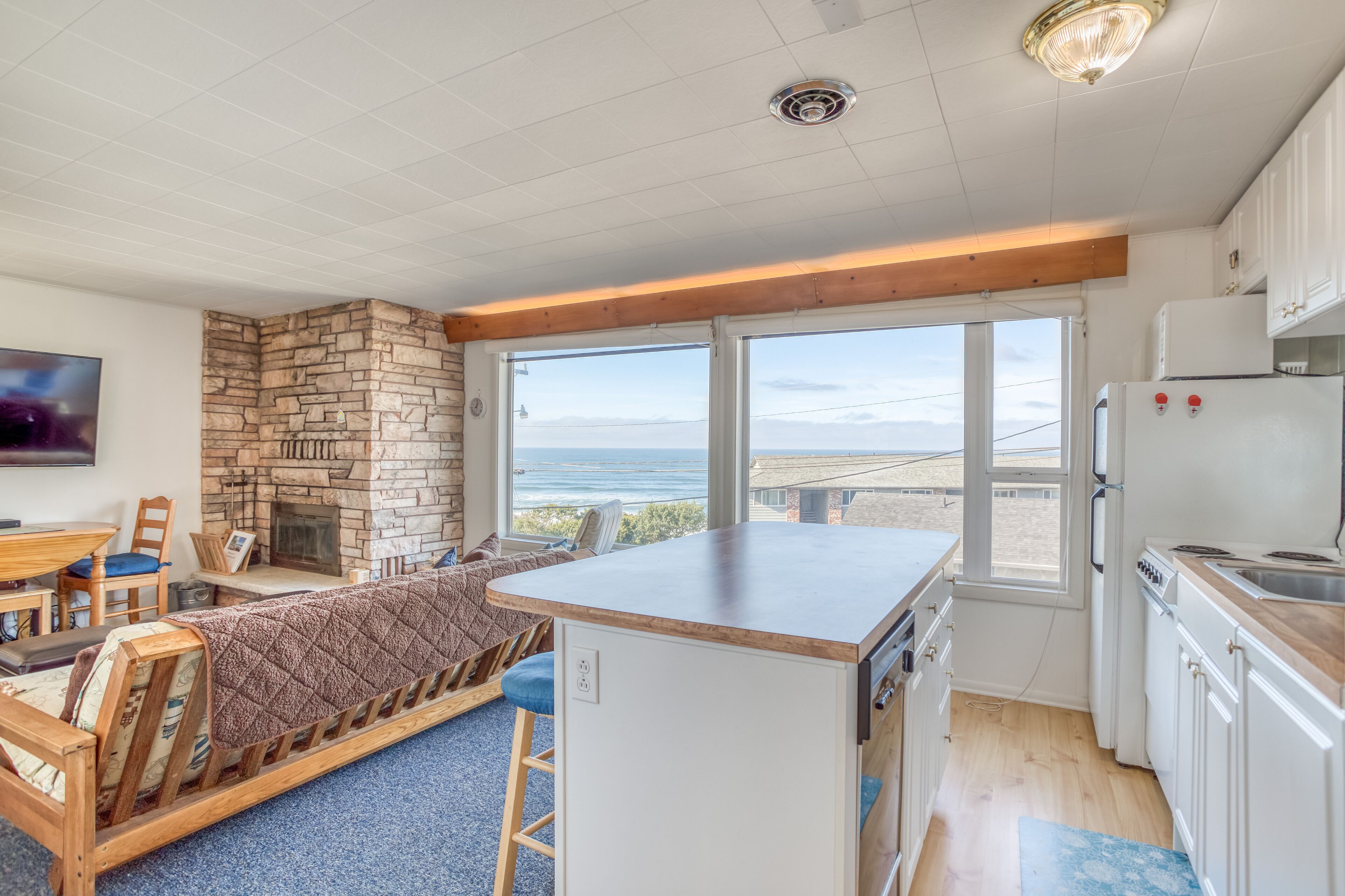 Ocean-View Ground-Floor Condo has Easy Access to Beach, Restaurants and Casino!
