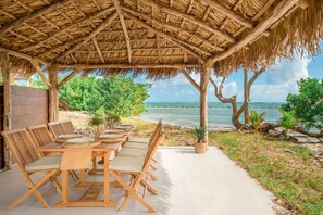 تناول الطعام بالخارج