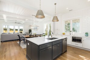 Fridge, dishwasher, coffee/tea maker, cookware/dishes/utensils - Stay @ Fore Shore on Isle of Palms (Isle Of Palms)