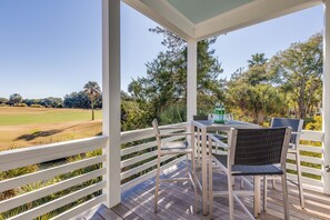 Outdoor dining - Stay @ Fore Shore on Isle of Palms (Isle Of Palms)