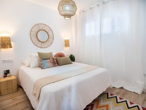2 bedrooms, iron/ironing board, Internet, bed sheets