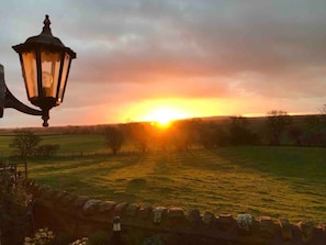 المنطقة المحيطة بالمنشأة