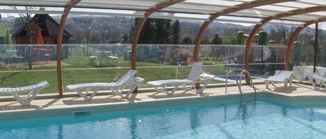 Alberca techada y alberca climatizada