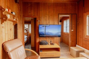 3 室のベッドルーム、デスク、アイロン / アイロン台、WiFi (無料)