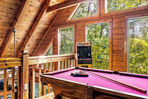 Game room - PROMO 10% WEEKLY DISCOUNT!
November-Special,Hot tub Pool table, Arcades WIFI-Pet (Sevierville)