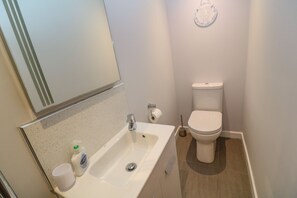 Cottage | Bathroom